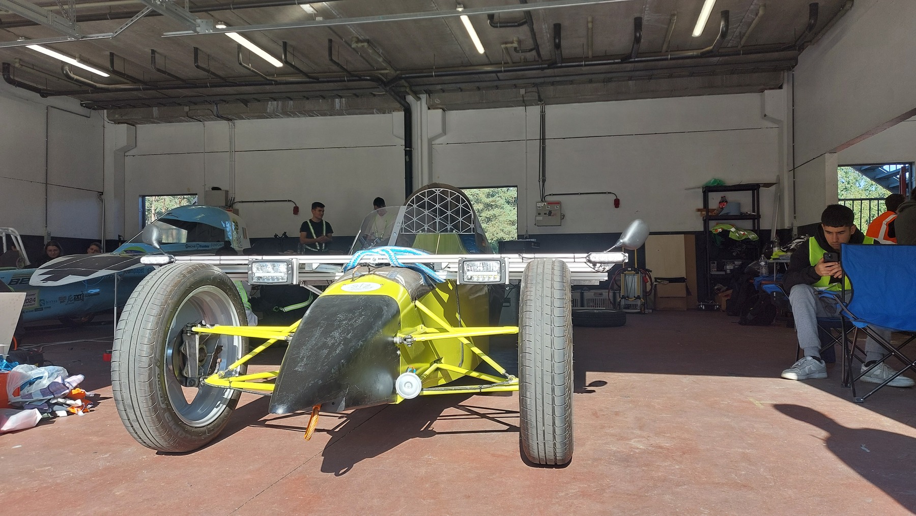 Frontal Bild des Autos